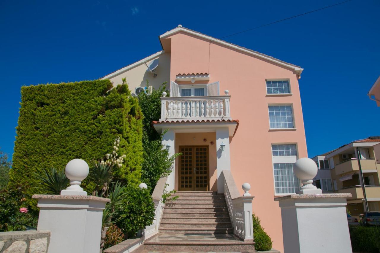 F• R• I• E• N• D• S• Bed and Breakfast Novalja Εξωτερικό φωτογραφία
