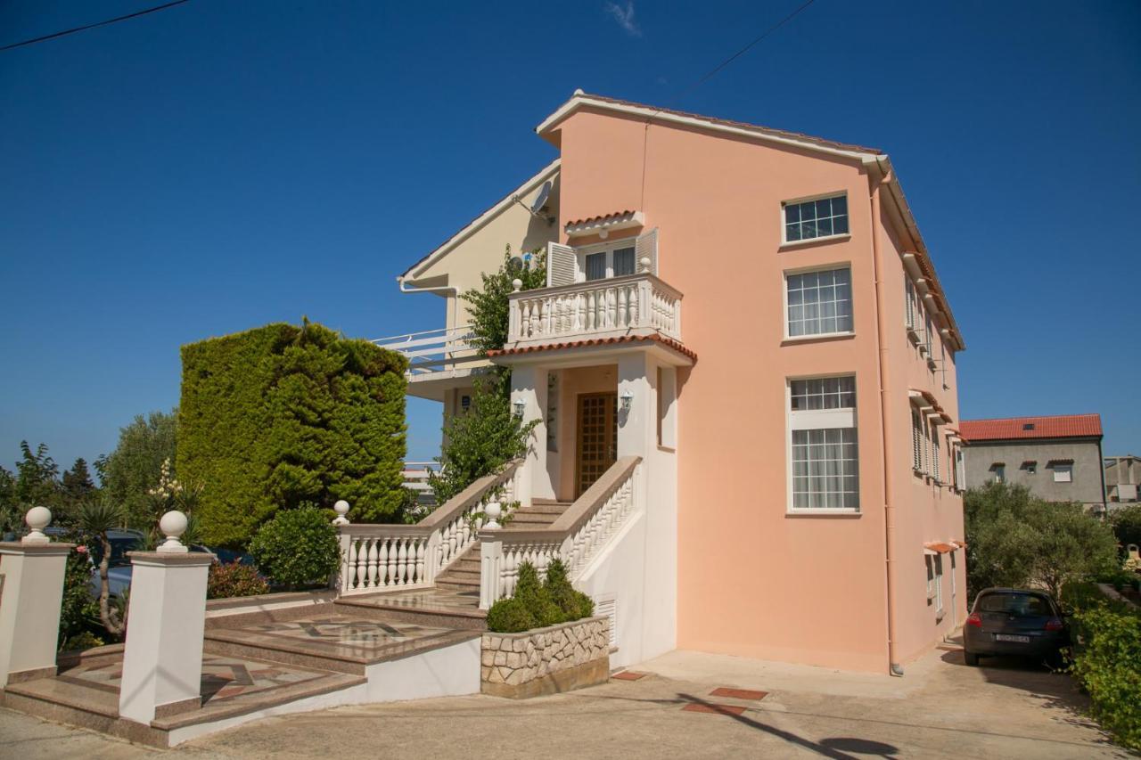 F• R• I• E• N• D• S• Bed and Breakfast Novalja Εξωτερικό φωτογραφία
