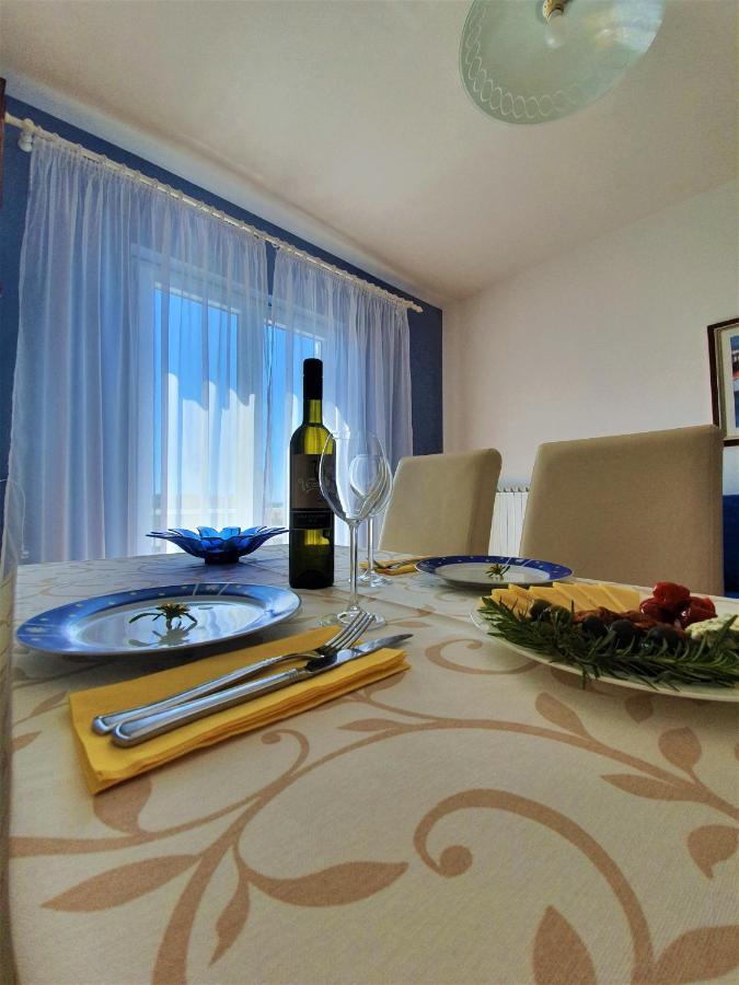 F• R• I• E• N• D• S• Bed and Breakfast Novalja Εξωτερικό φωτογραφία