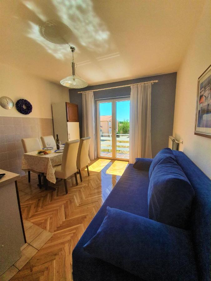 F• R• I• E• N• D• S• Bed and Breakfast Novalja Εξωτερικό φωτογραφία