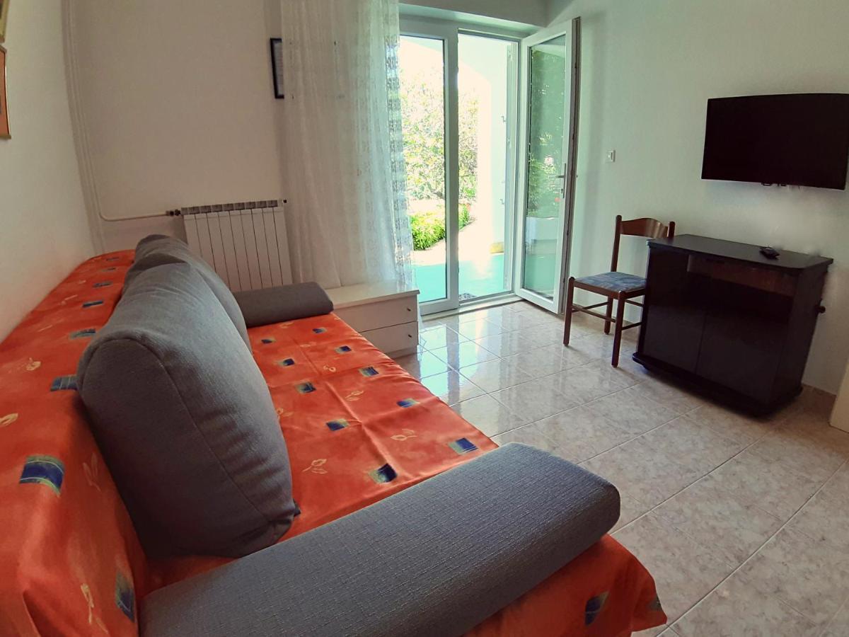 F• R• I• E• N• D• S• Bed and Breakfast Novalja Εξωτερικό φωτογραφία