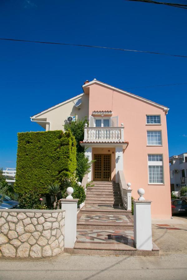 F• R• I• E• N• D• S• Bed and Breakfast Novalja Εξωτερικό φωτογραφία