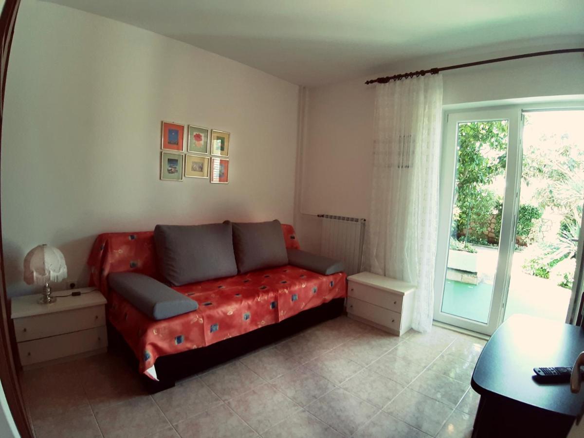 F• R• I• E• N• D• S• Bed and Breakfast Novalja Εξωτερικό φωτογραφία