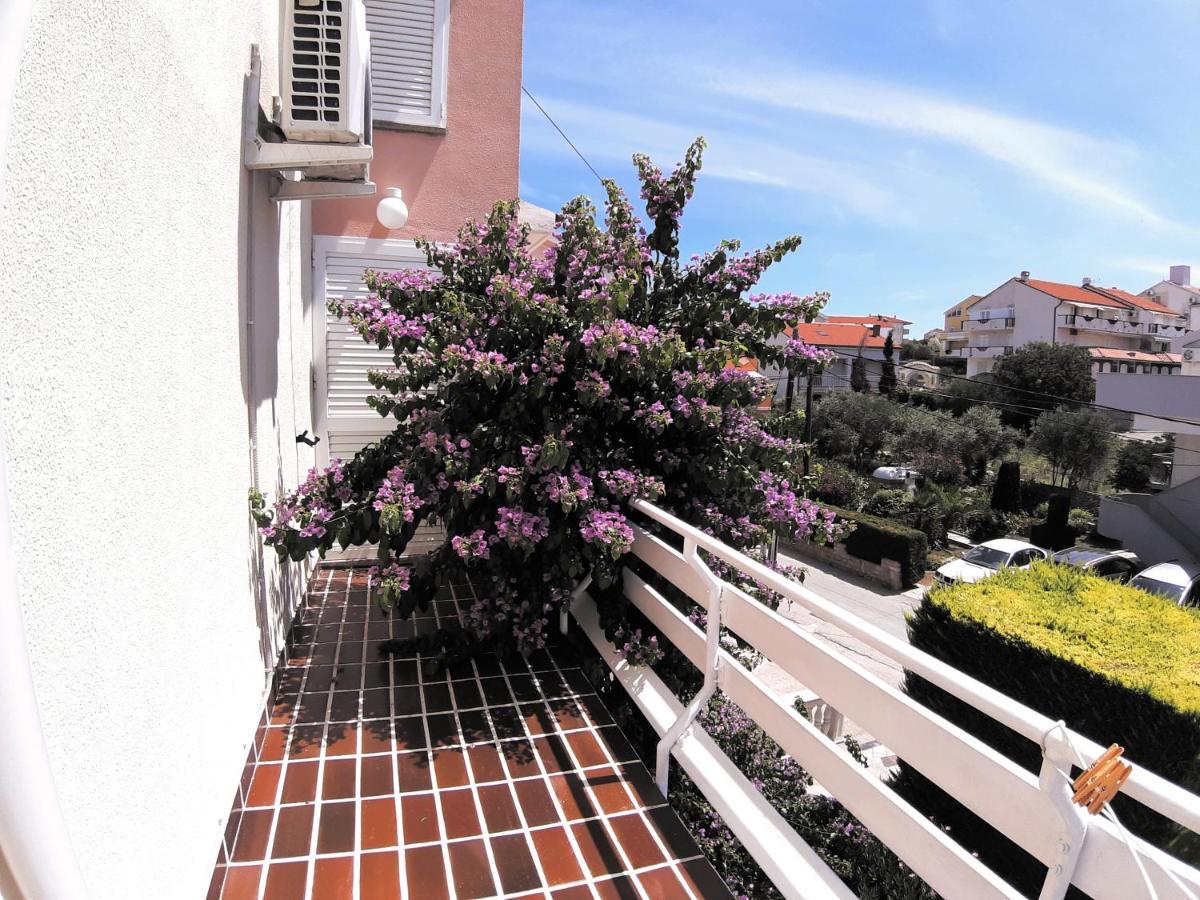 F• R• I• E• N• D• S• Bed and Breakfast Novalja Εξωτερικό φωτογραφία