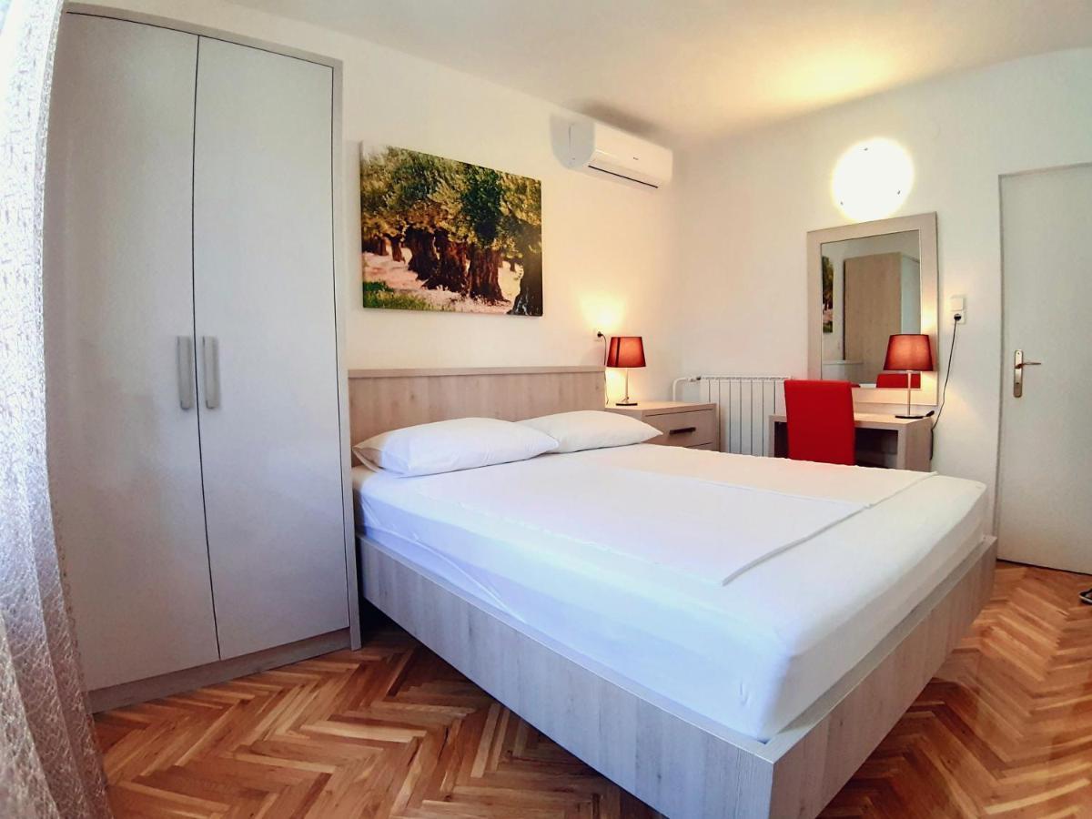 F• R• I• E• N• D• S• Bed and Breakfast Novalja Εξωτερικό φωτογραφία