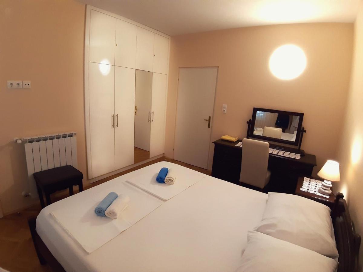 F• R• I• E• N• D• S• Bed and Breakfast Novalja Εξωτερικό φωτογραφία