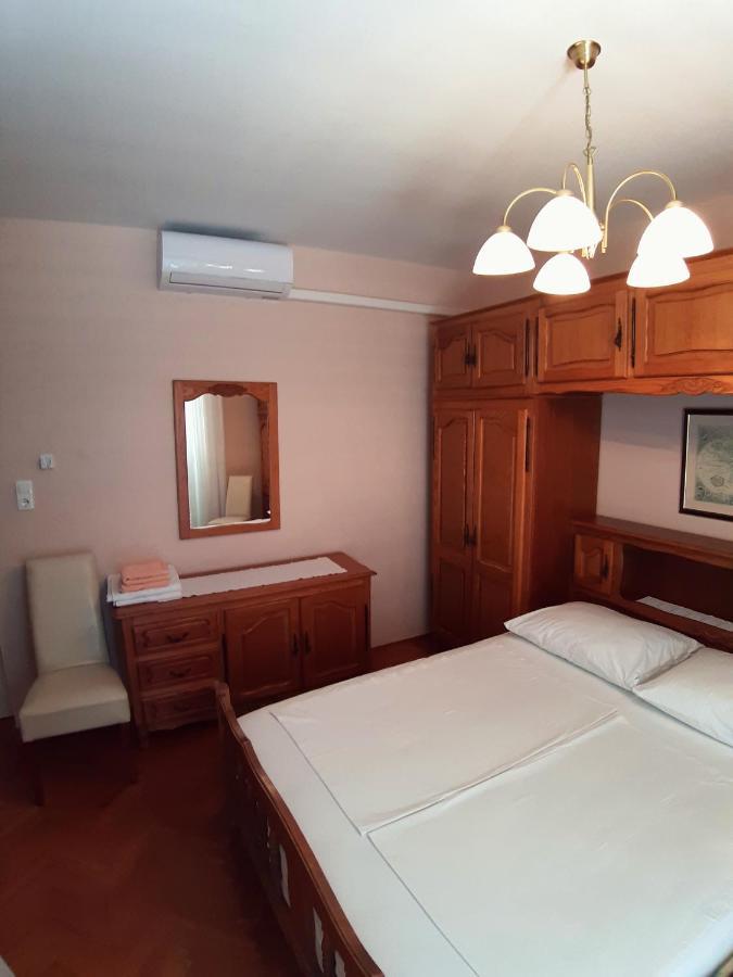 F• R• I• E• N• D• S• Bed and Breakfast Novalja Εξωτερικό φωτογραφία