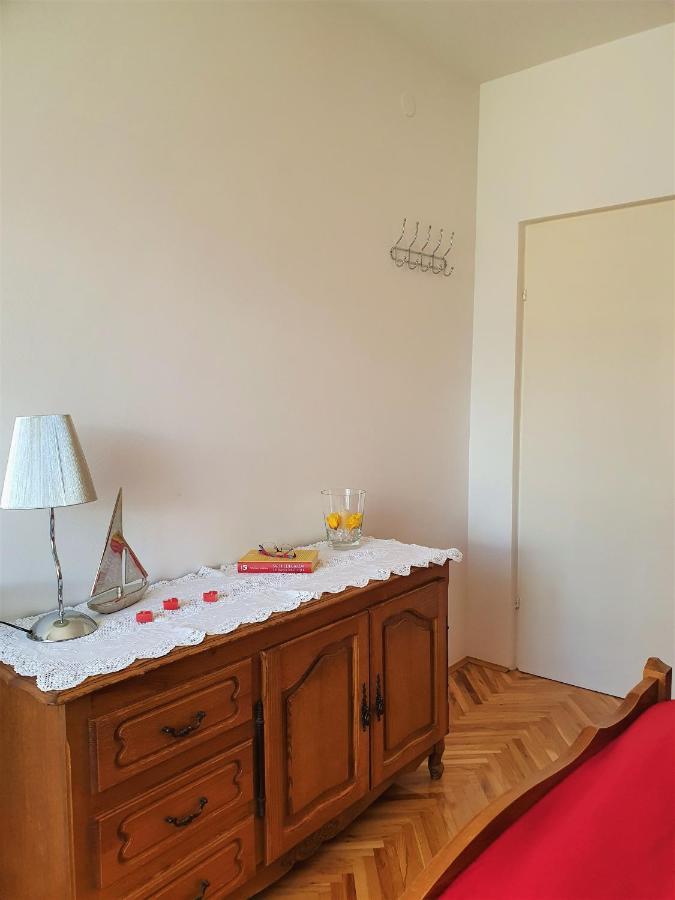 F• R• I• E• N• D• S• Bed and Breakfast Novalja Εξωτερικό φωτογραφία