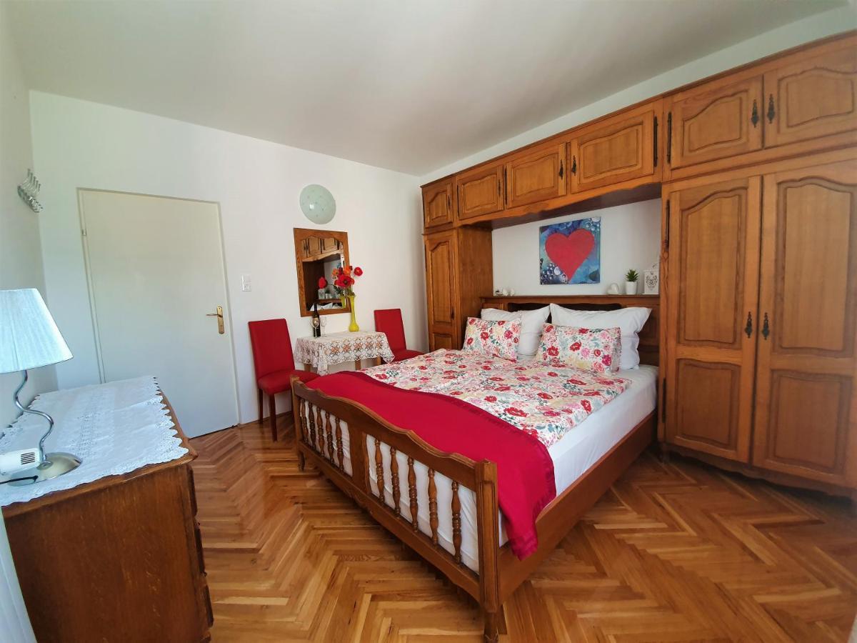F• R• I• E• N• D• S• Bed and Breakfast Novalja Εξωτερικό φωτογραφία