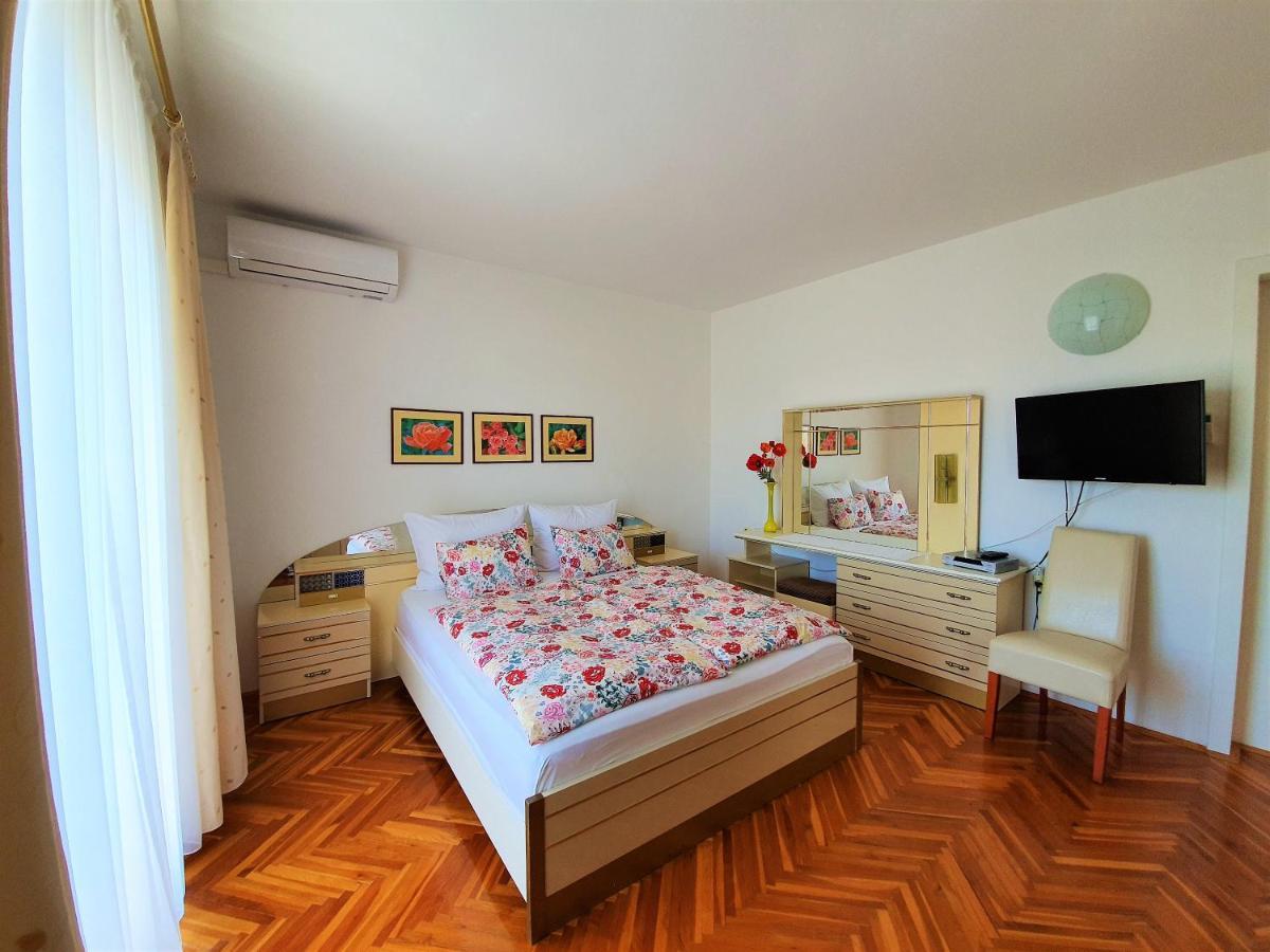 F• R• I• E• N• D• S• Bed and Breakfast Novalja Εξωτερικό φωτογραφία