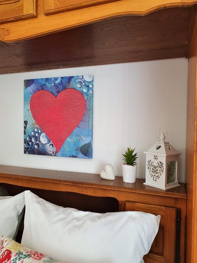 F• R• I• E• N• D• S• Bed and Breakfast Novalja Εξωτερικό φωτογραφία