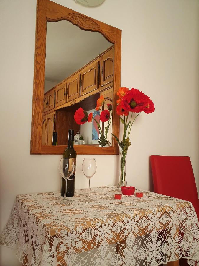 F• R• I• E• N• D• S• Bed and Breakfast Novalja Εξωτερικό φωτογραφία