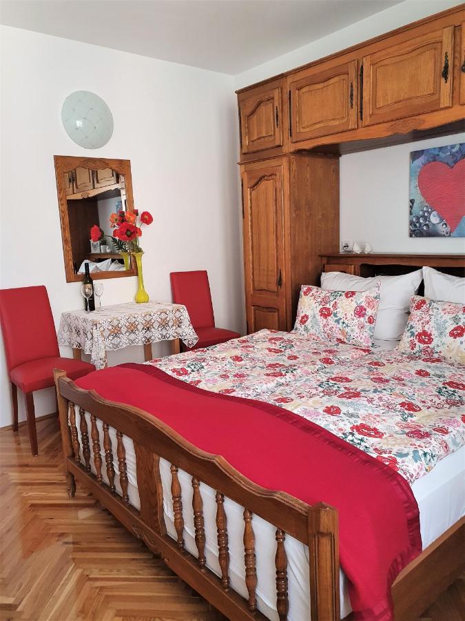 F• R• I• E• N• D• S• Bed and Breakfast Novalja Εξωτερικό φωτογραφία