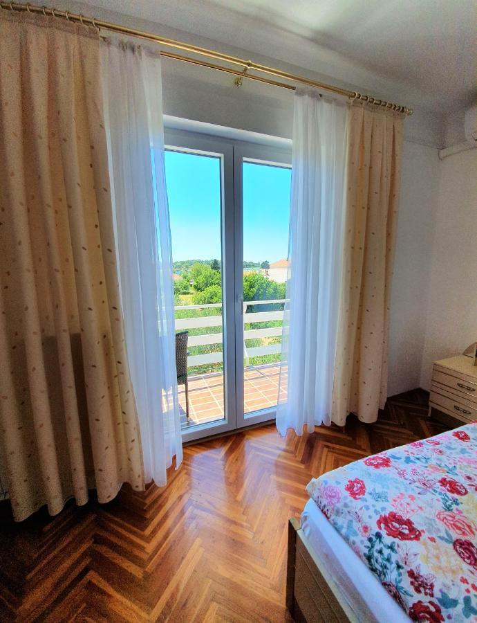 F• R• I• E• N• D• S• Bed and Breakfast Novalja Εξωτερικό φωτογραφία